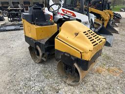 WACKER RD11A ASPHALT ROLLER SN:769301318 powered by gas engine, equipped with ROPS, 36in. smooth