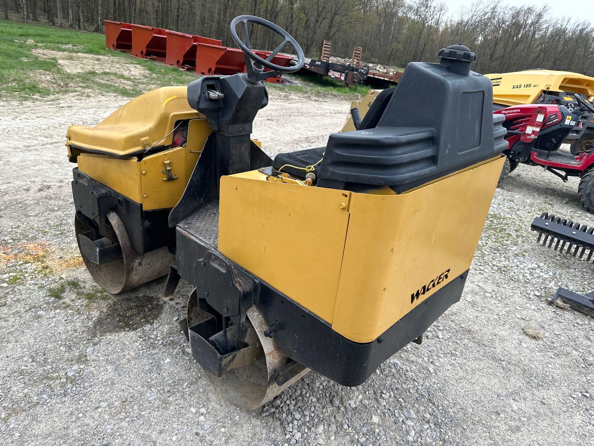 WACKER RD11A ASPHALT ROLLER SN:769301318 powered by gas engine, equipped with ROPS, 36in. smooth
