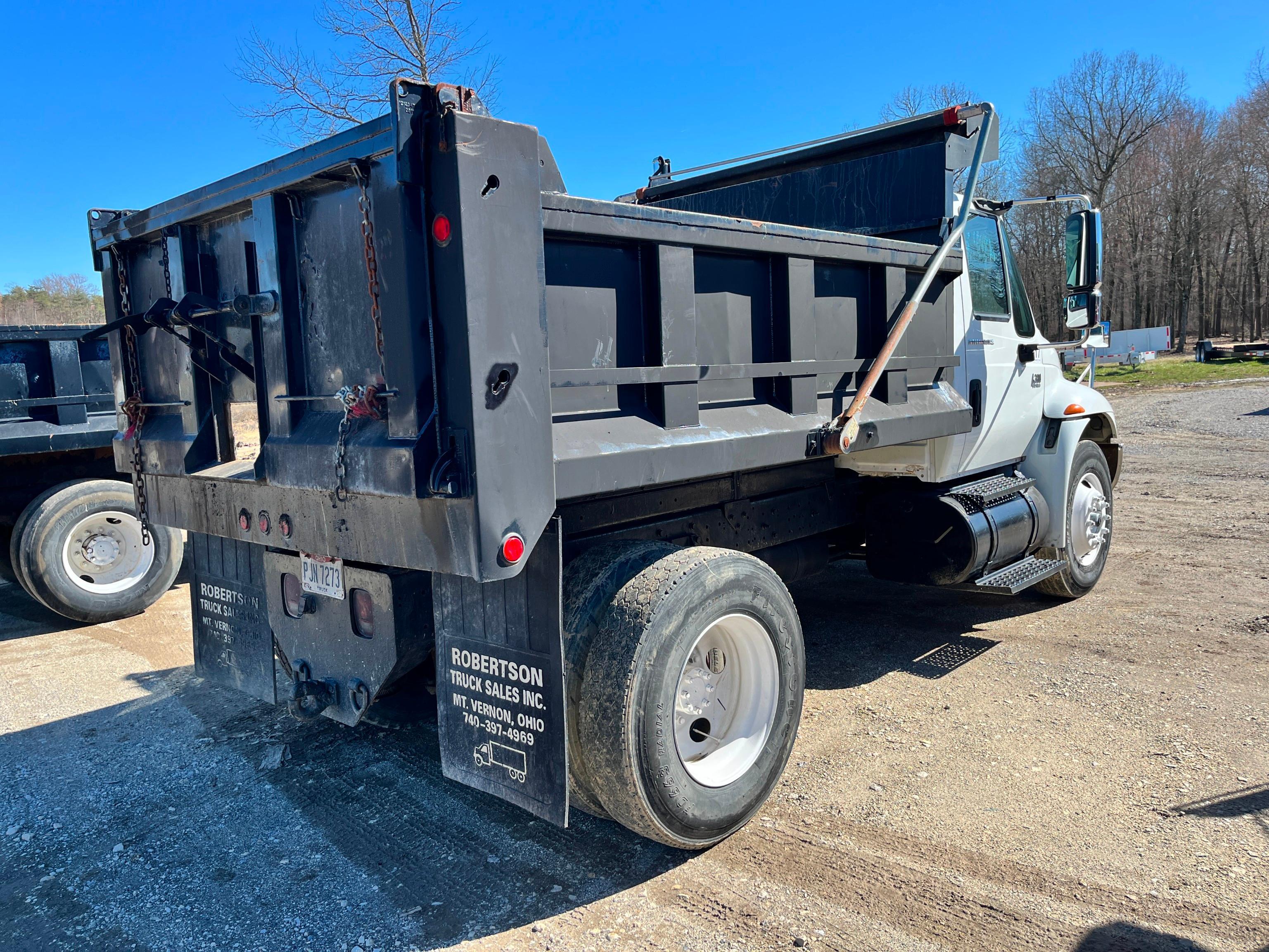 2006 INTERNATIONAL 4300 DUMP TRUCK VN:1HTMMAAL36H346982 powered by DT466 diesel engine, equipped