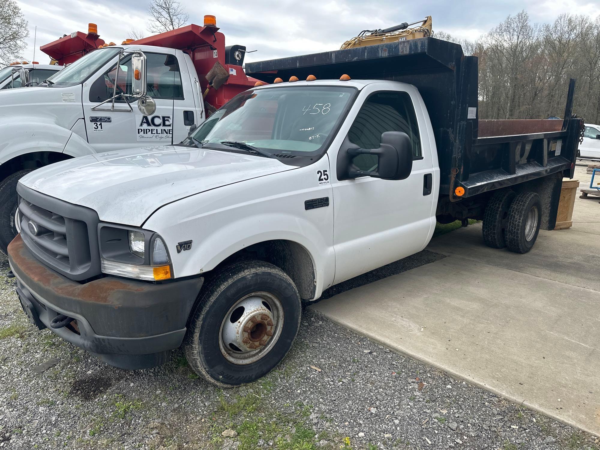 2002 FORD F350XL DUMP TRUCK VN:1FDWF36SX2EA40817 powered by Triton V10 gas engine, equipped with 6