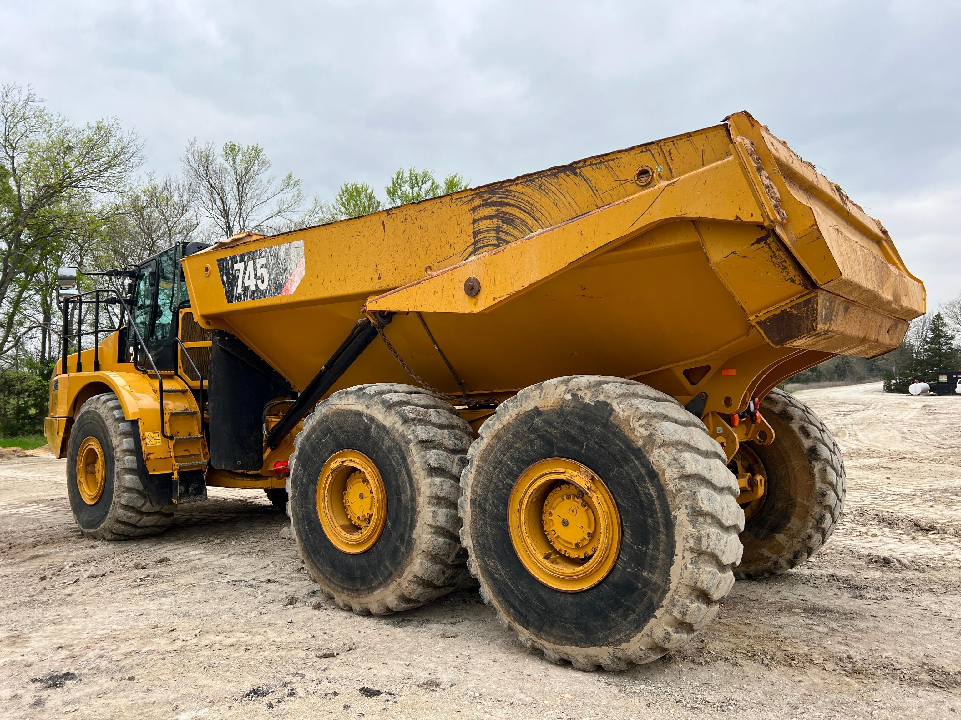 2019 CAT 745 ARTICULATED HAUL TRUCK SN:CAT00745A3T601514 6x6, powered by Cat C18 diesel engIne,