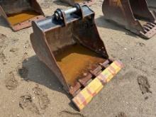 CAT 36IN. DIGGING BUCKET with removable edge.