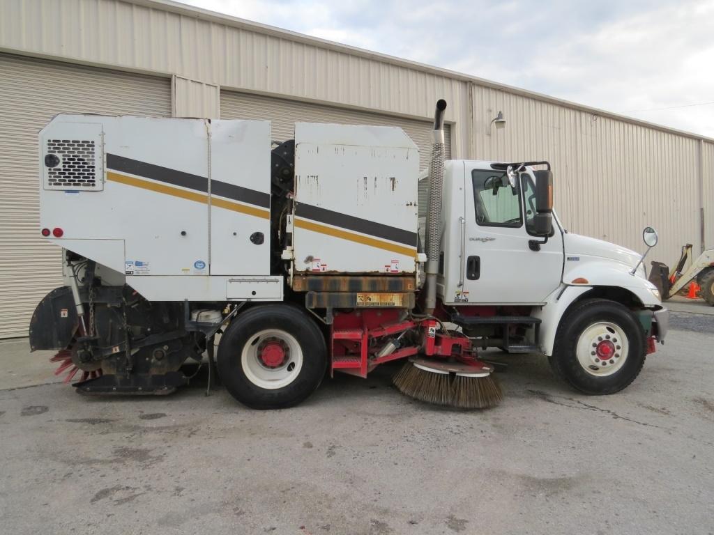 2012 International 4300 Sweeper 2WD