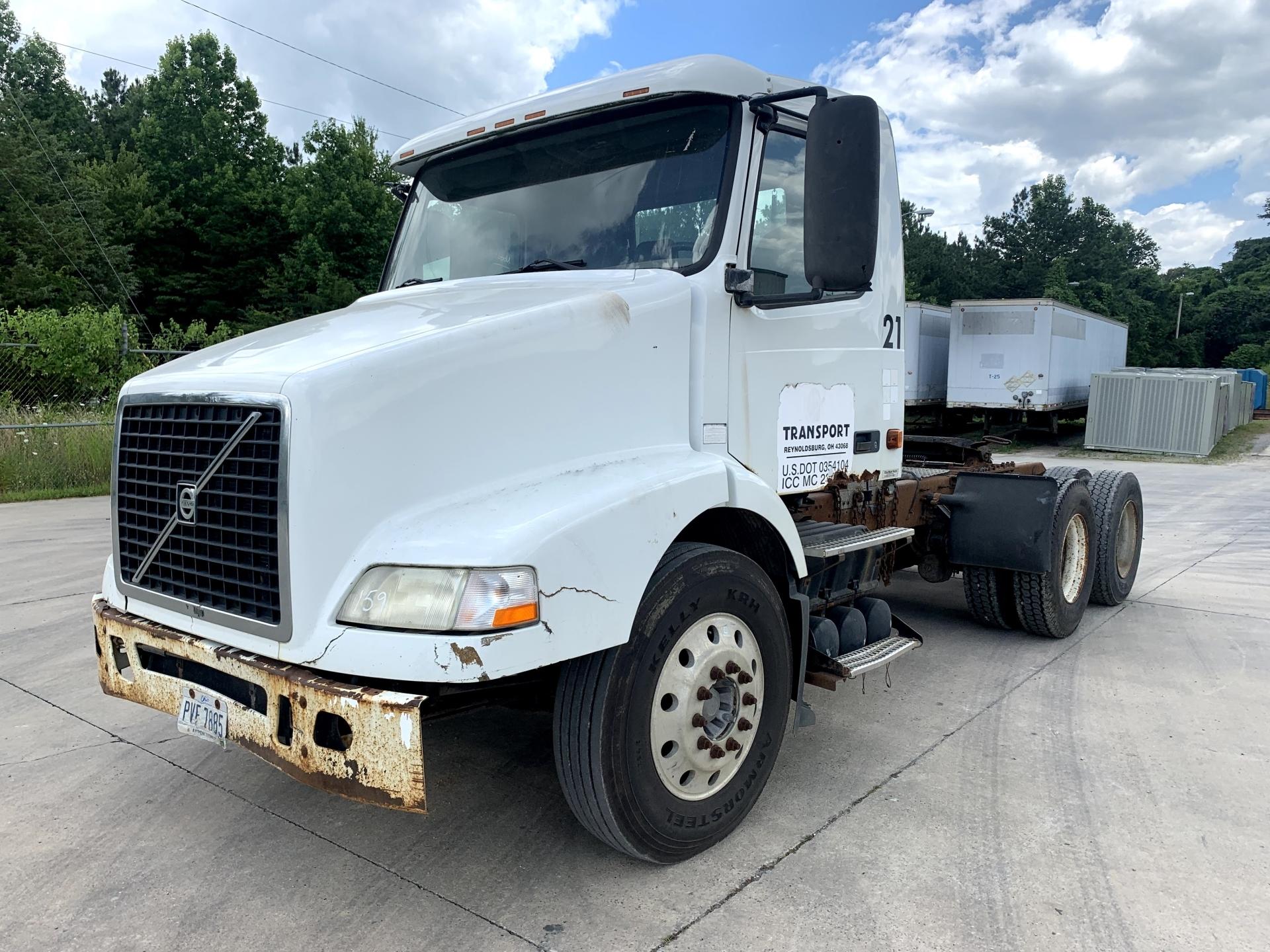 2006 Volvo VNL300 Semi Truck 2WD