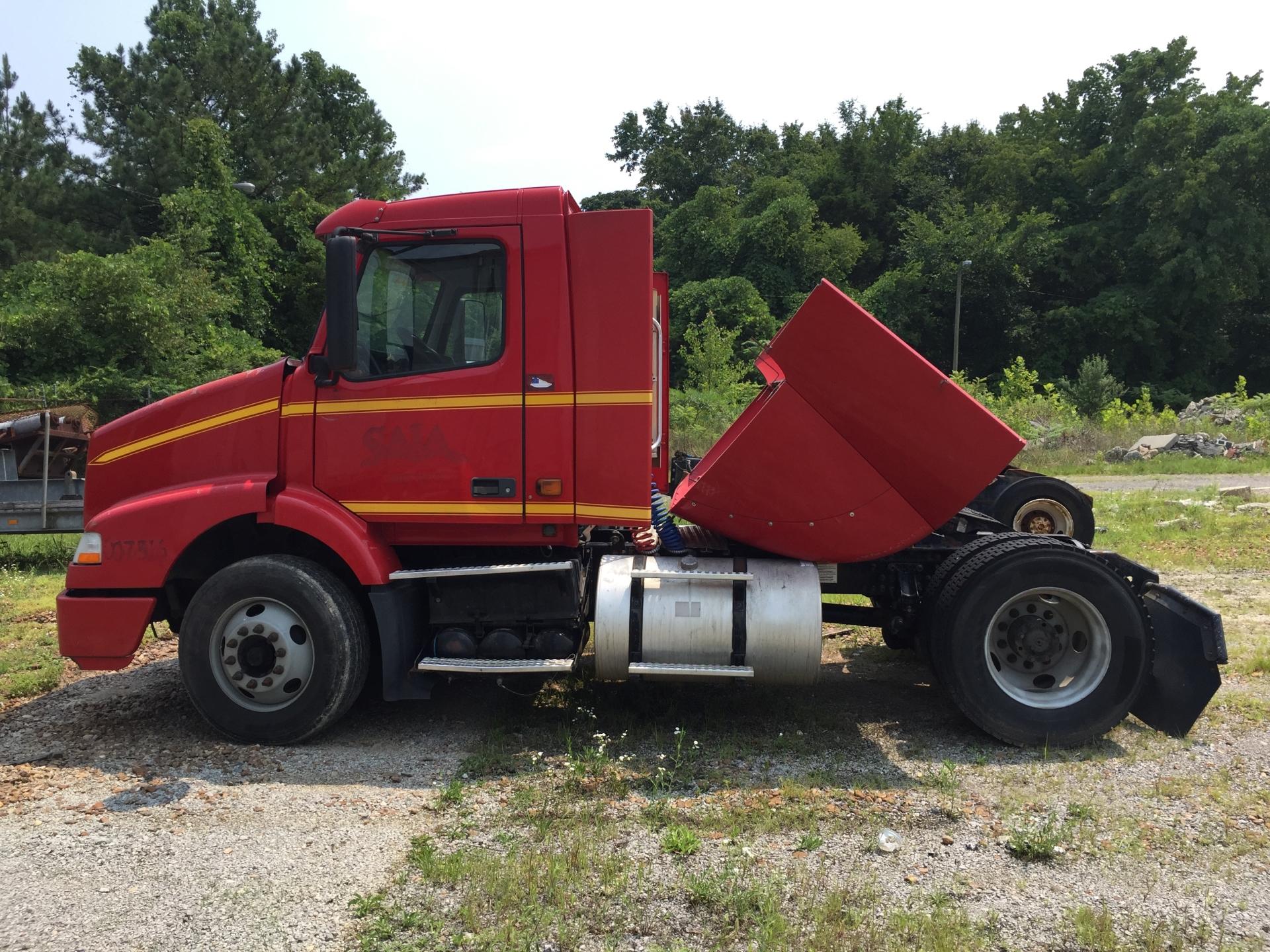 2006 Volvo VNM Day Cab Day Cab *INOP* 2WD