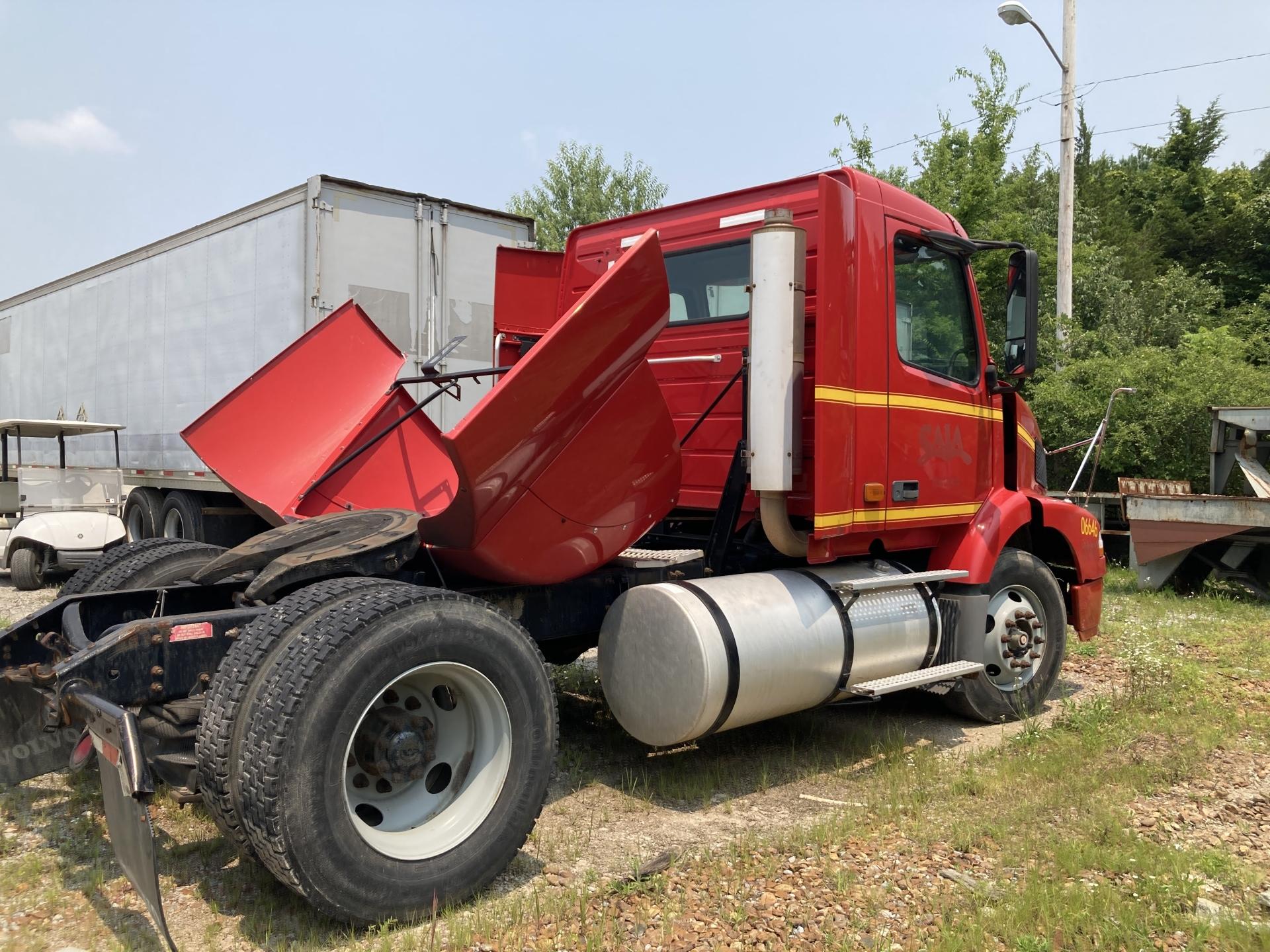 2006 Volvo VNM Day Cab Day Cab *INOP* 2WD