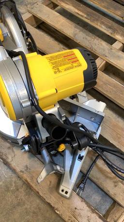 DeWalt 12" Double Bevel Compound Miter Saw DWS716