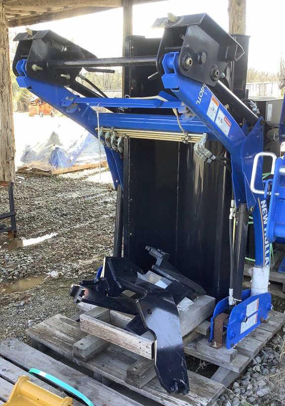 New Holland Tractor Loader Attachment 140TL