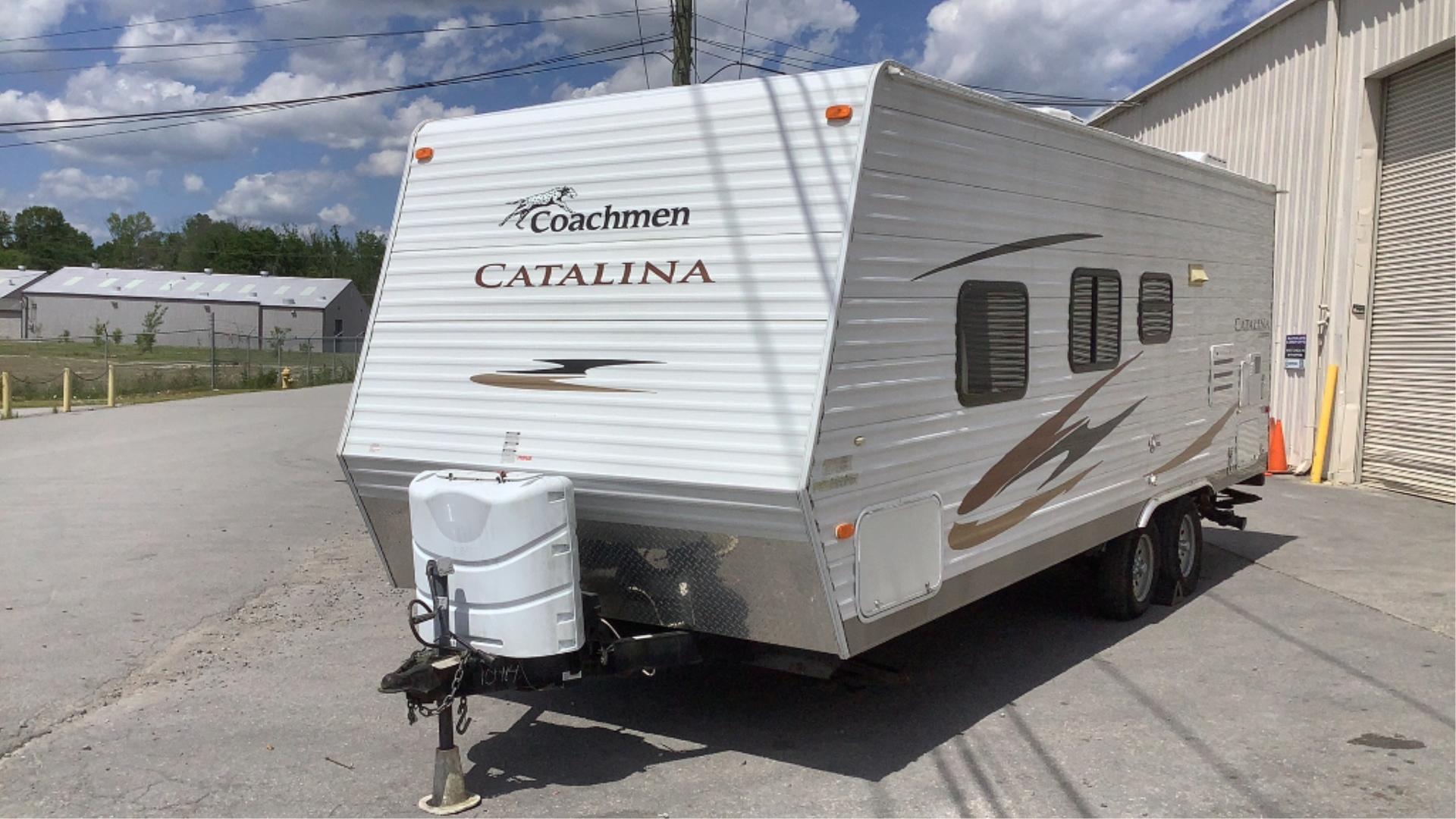 2011 Coachmen 23’ Camper Trailer Catalina