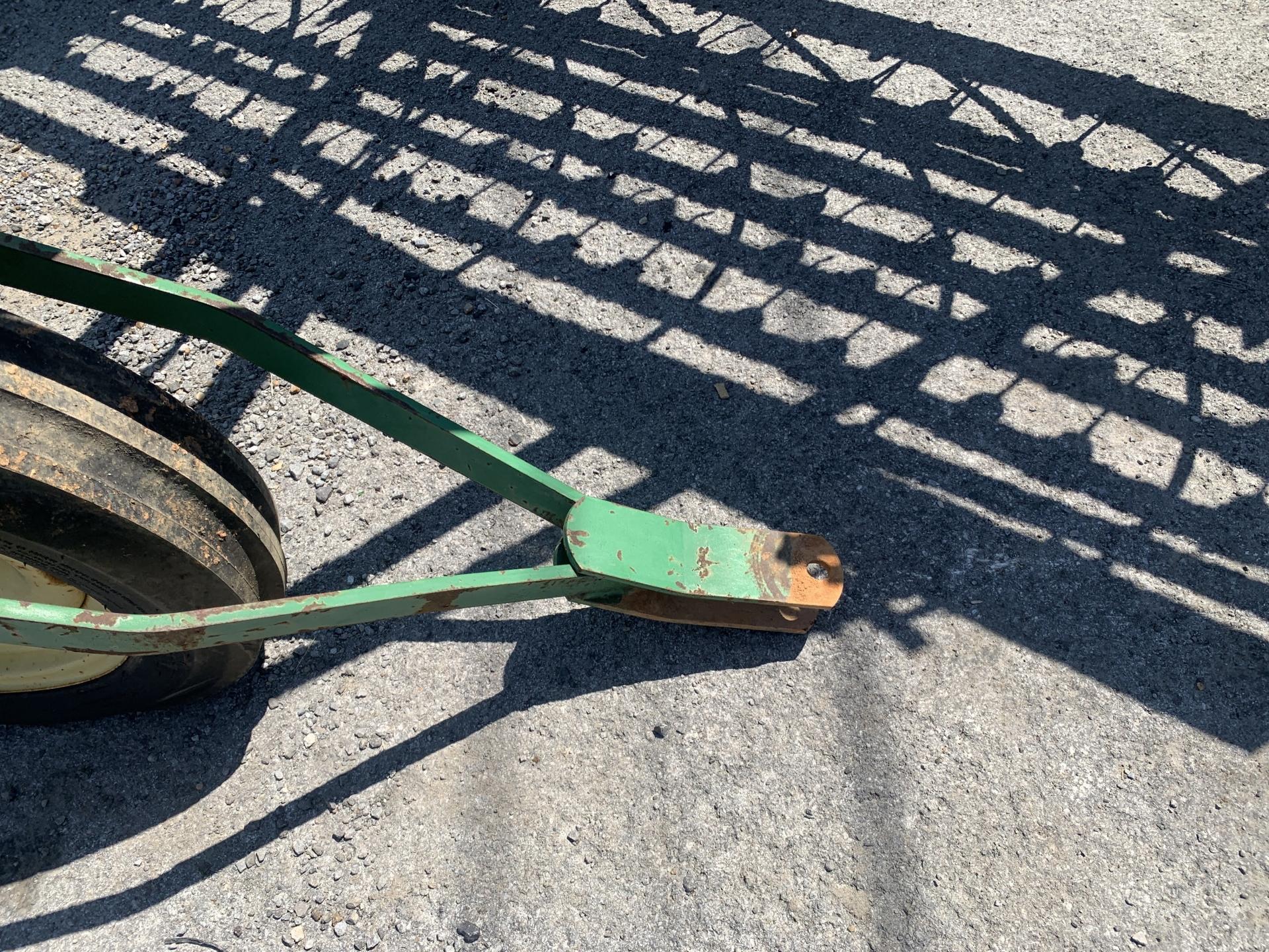 John Deere Hay Rake 672