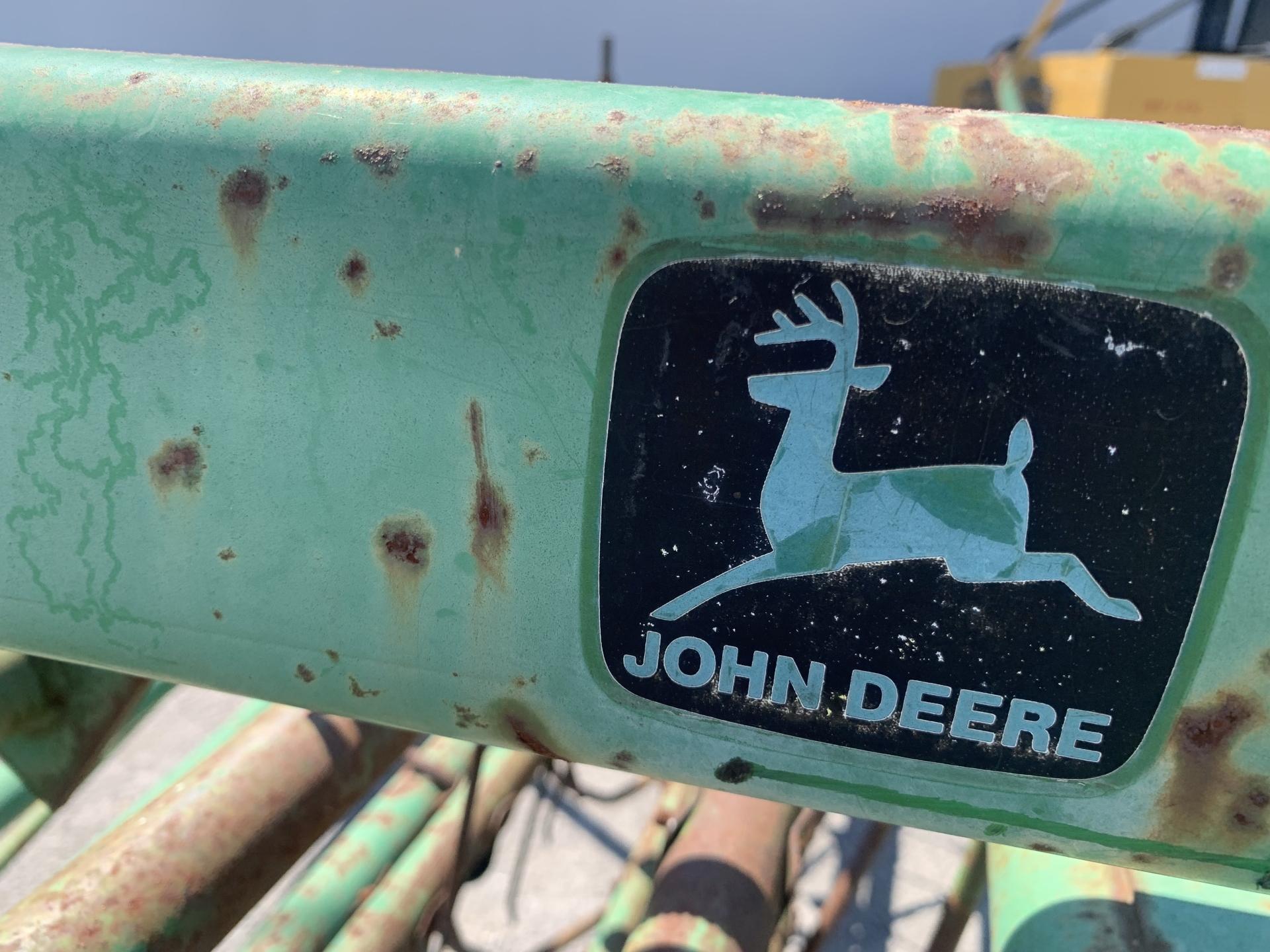 John Deere Hay Rake 672