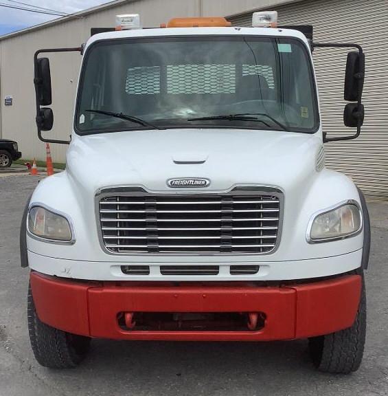 2006 Freightliner Business Class M2 Roll-Back 6X4