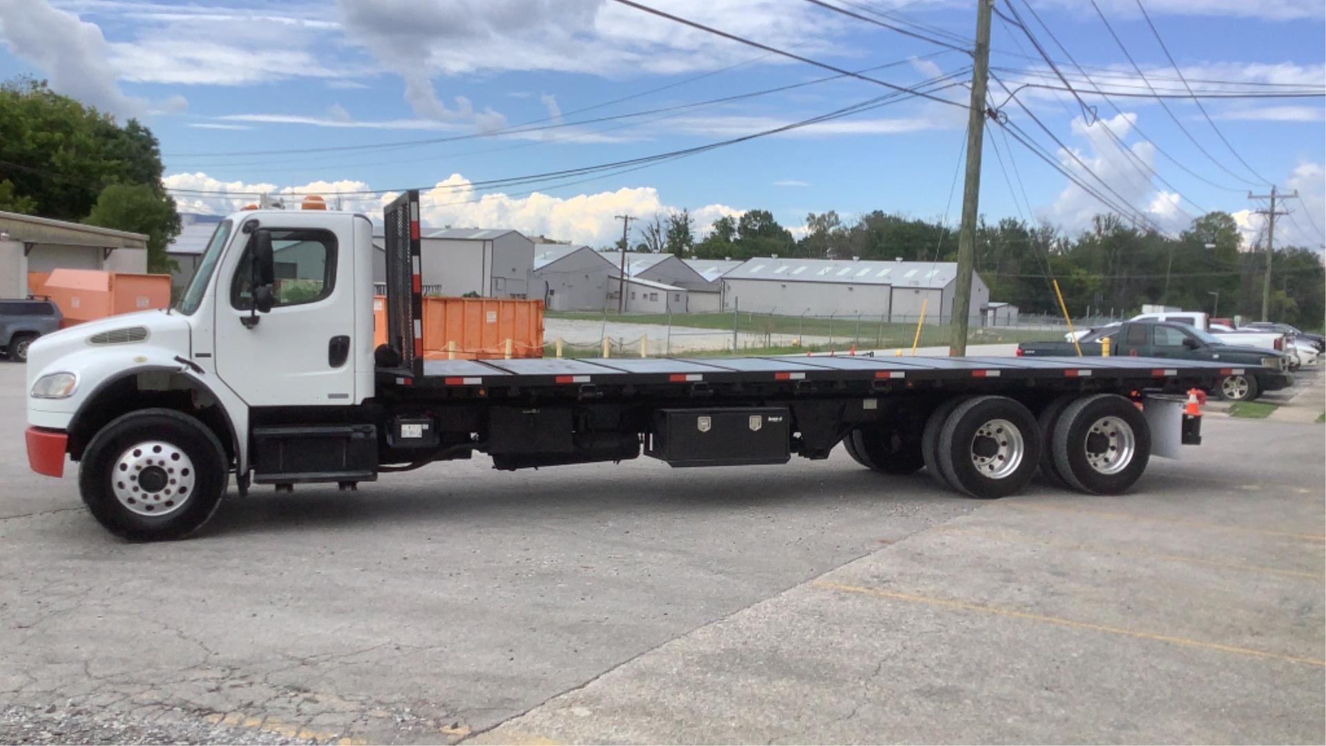 2006 Freightliner Business Class M2 Roll-Back 6X4