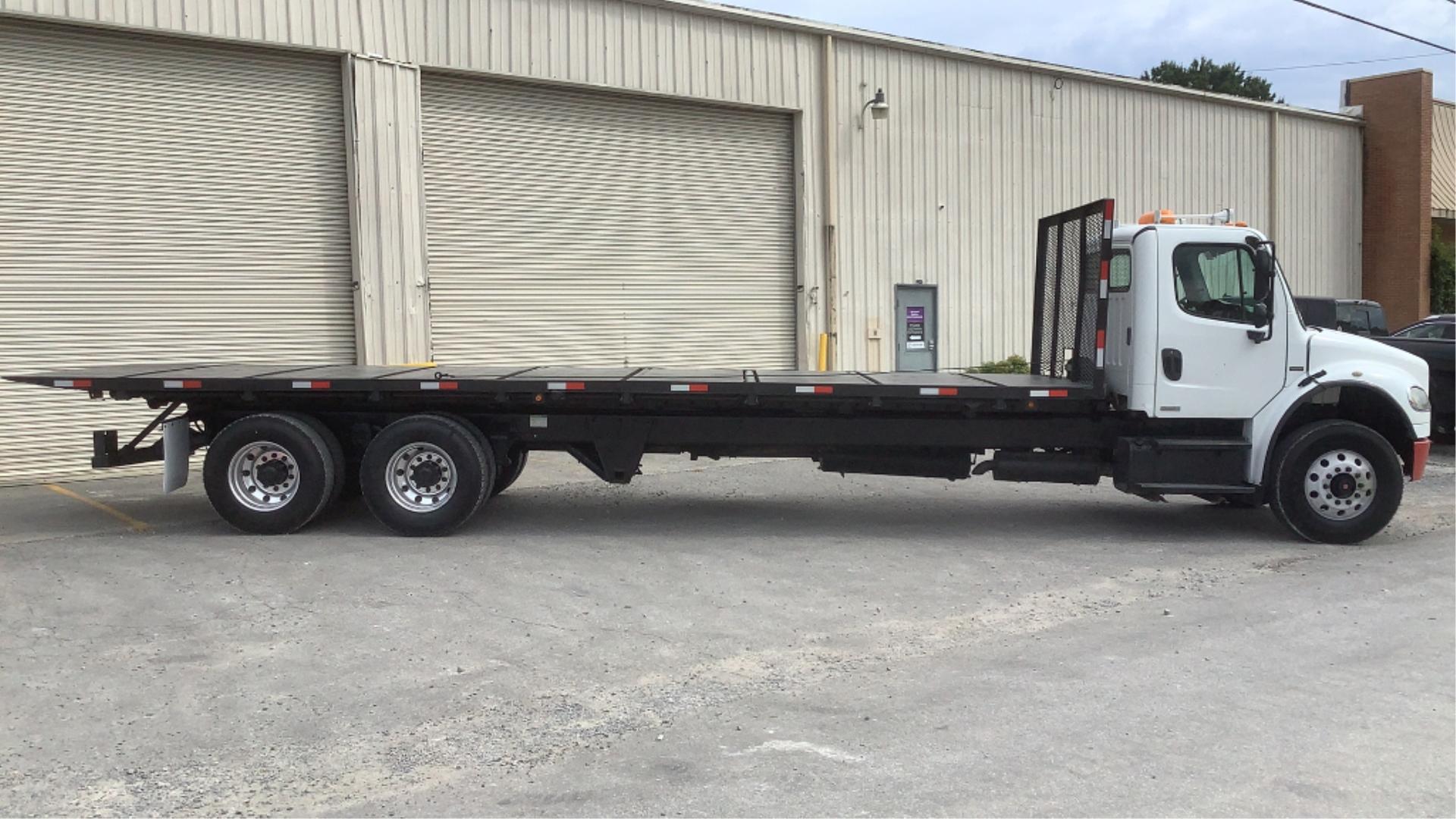 2006 Freightliner Business Class M2 Roll-Back 6X4