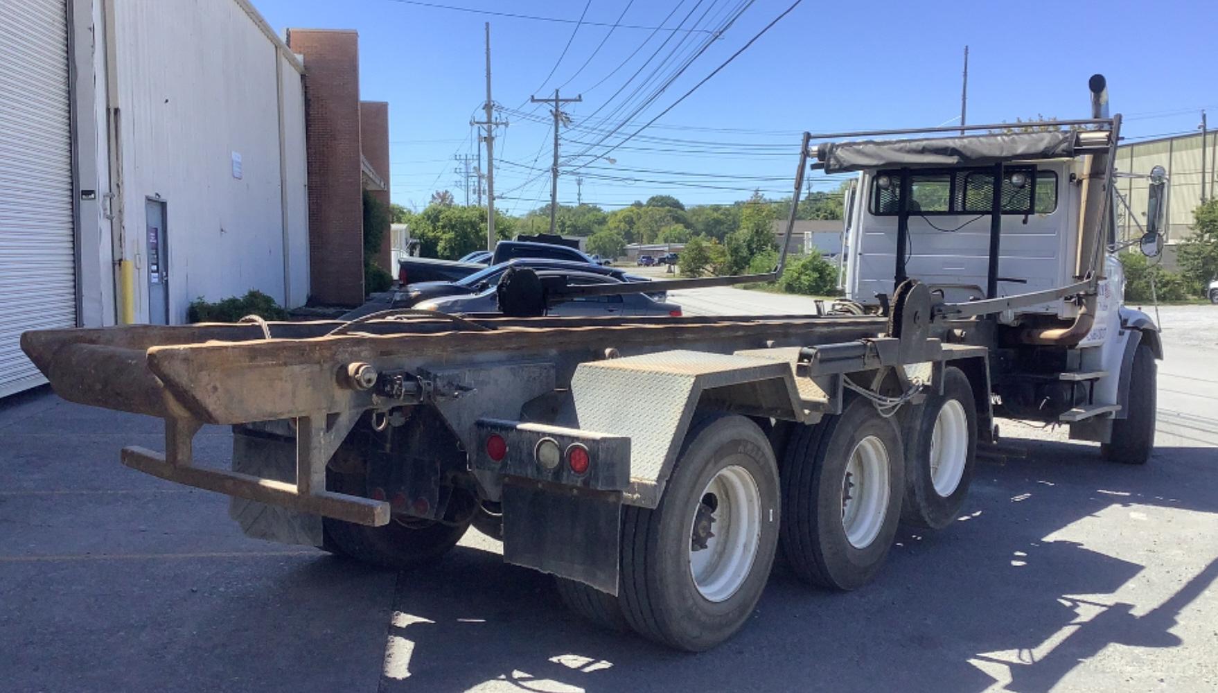 2002 Freightliner FL112 Roll-Off Truck 8X6