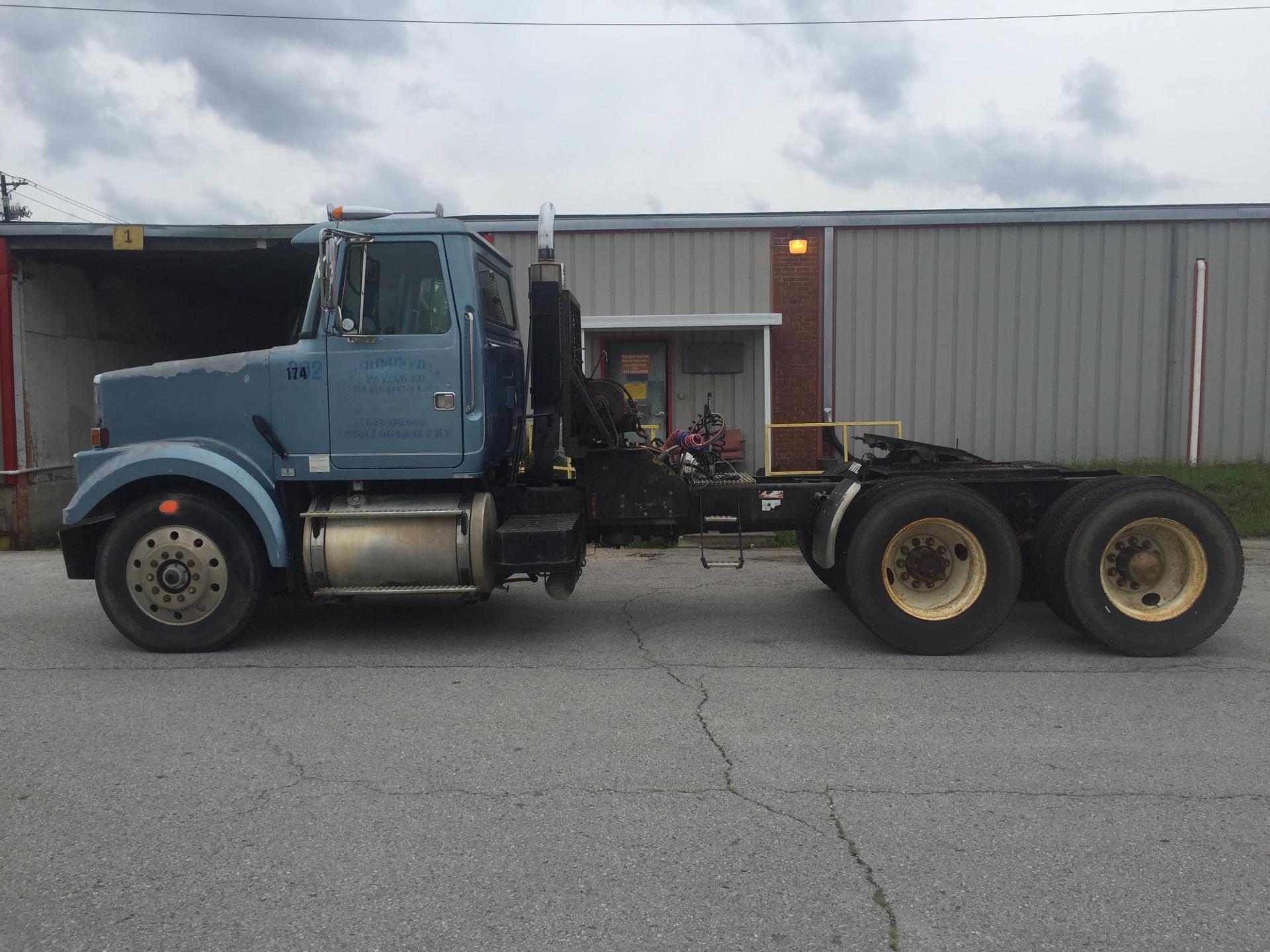 1991 Volvo/White/GMC WCM64T Semi Truck 6X4