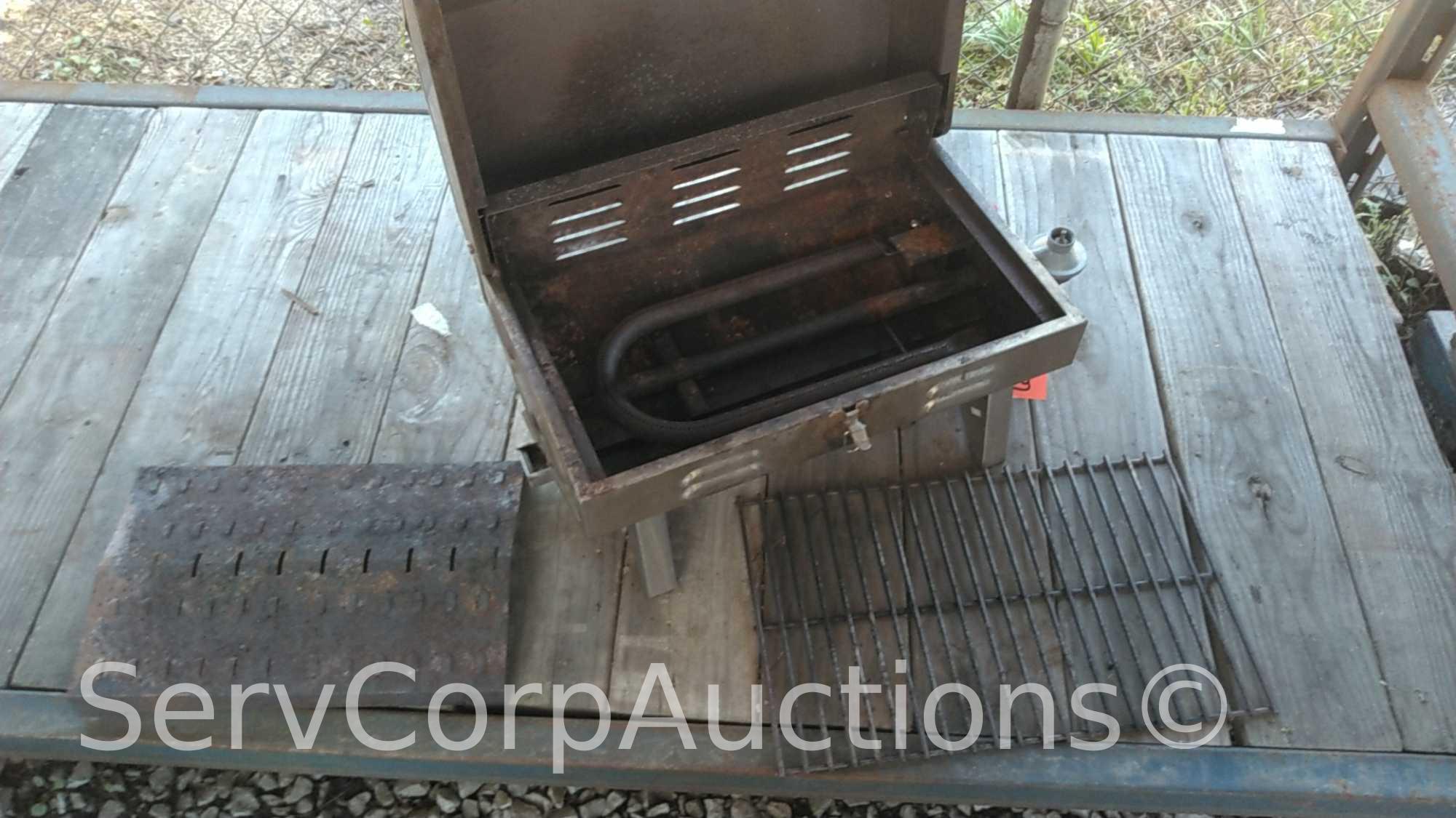 Lot on Shelf: Master Forge Portable Table Top Gas Grill