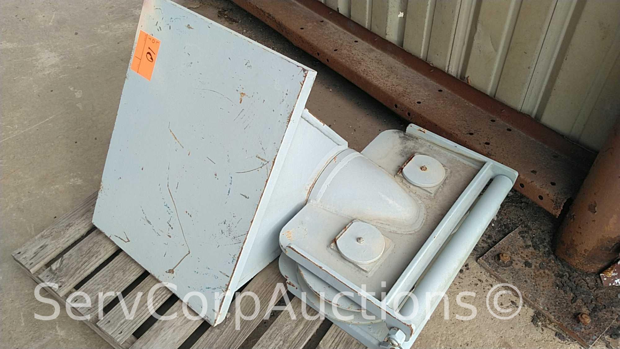 Lot on Pallet: Swivel Pulley