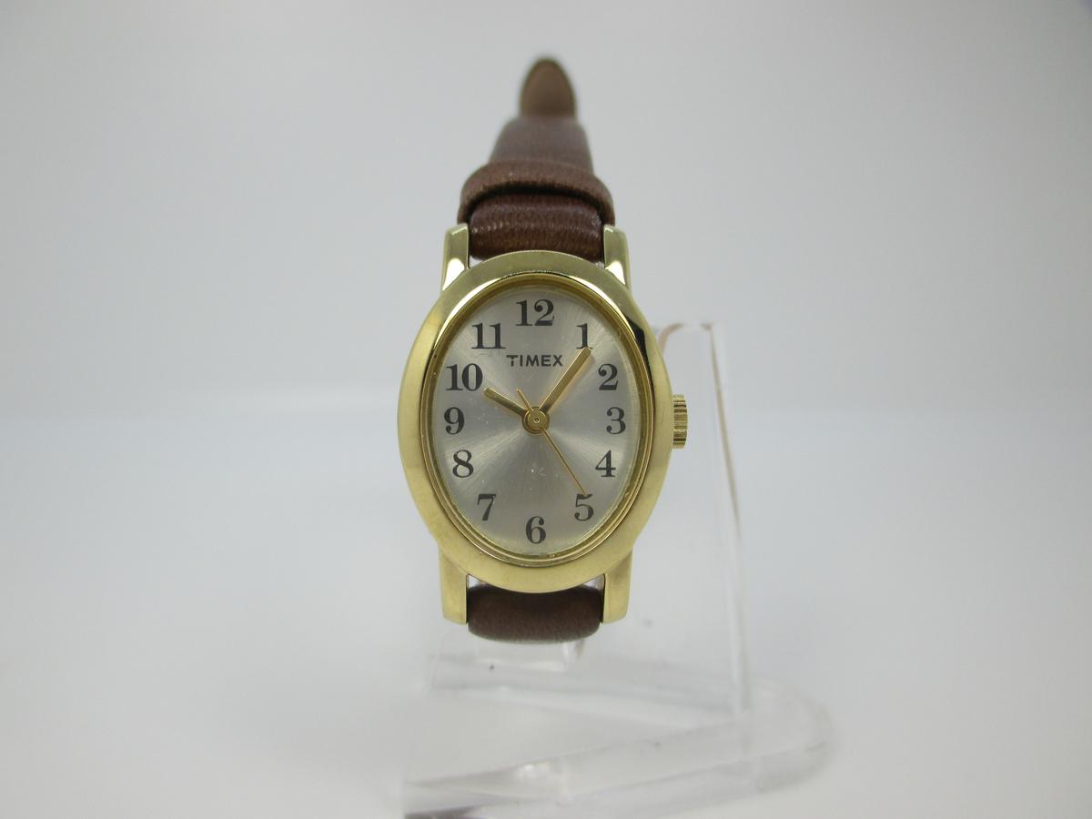 t-15 Leather Band Lady's Timex Excellent Condition