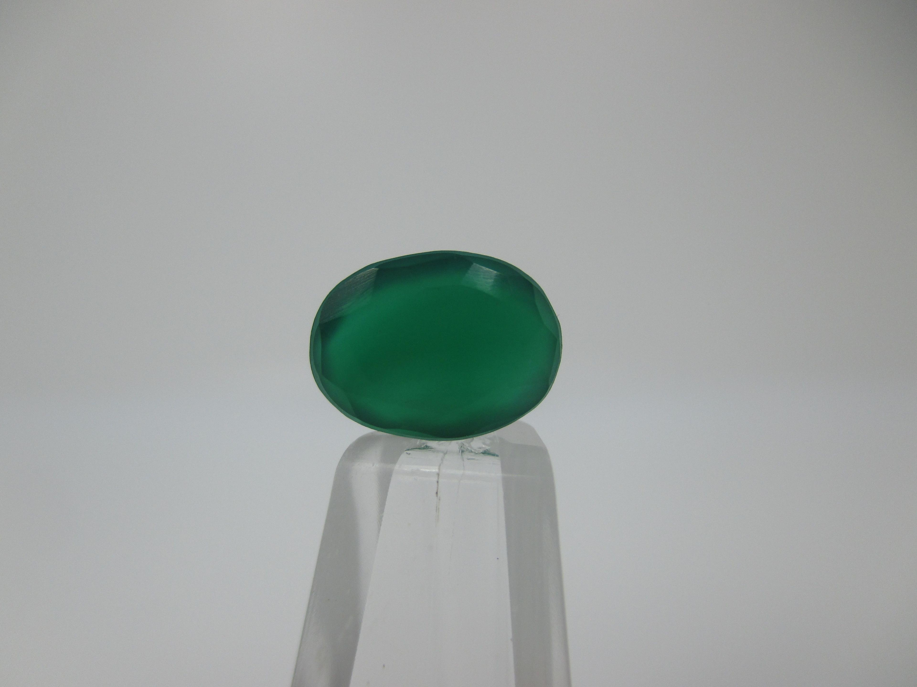 t-16 2.98 Carat Oval Cut Green Onyx Gemstone GIA Certified