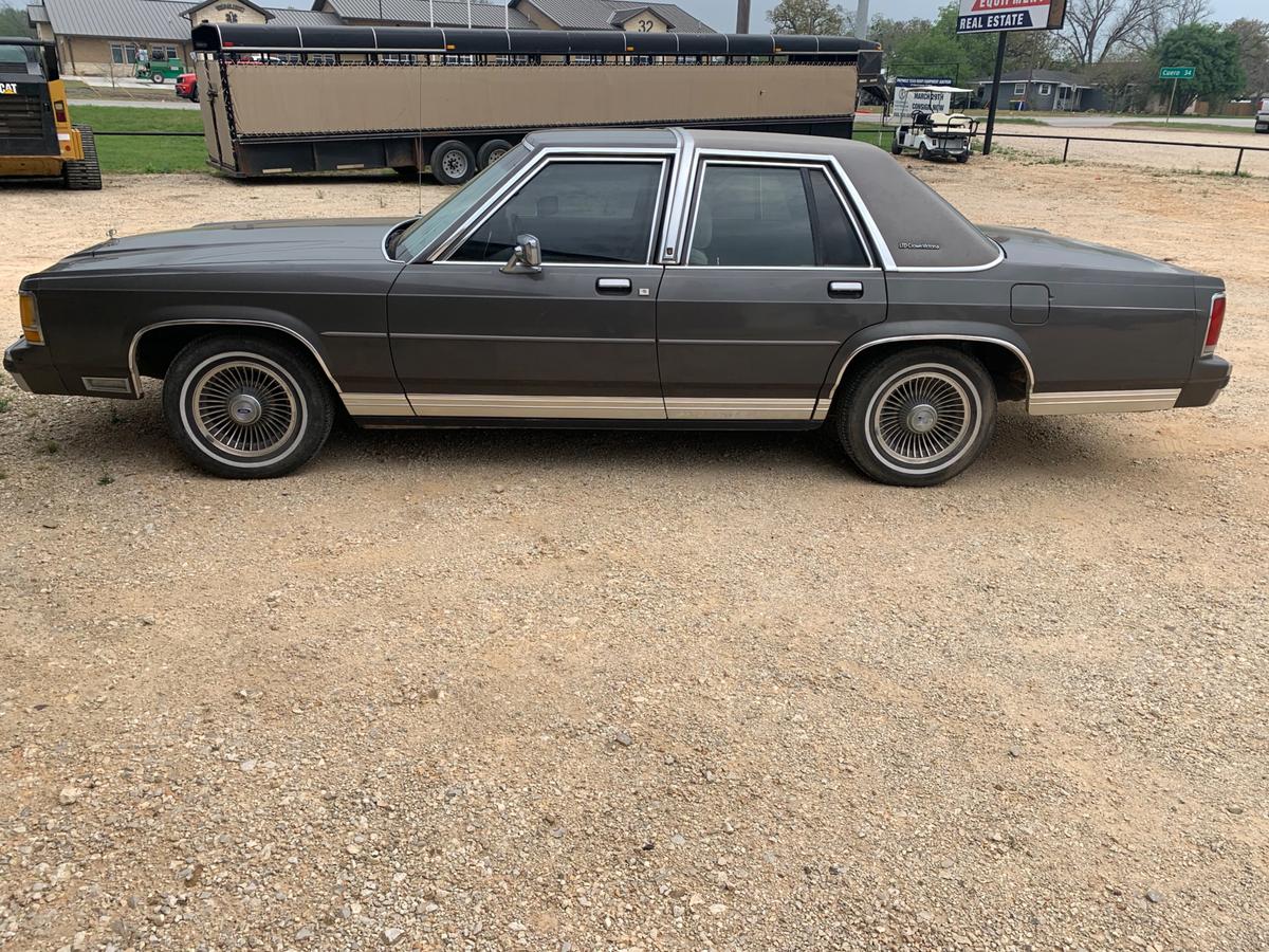 1989 Ford Crown Victoria