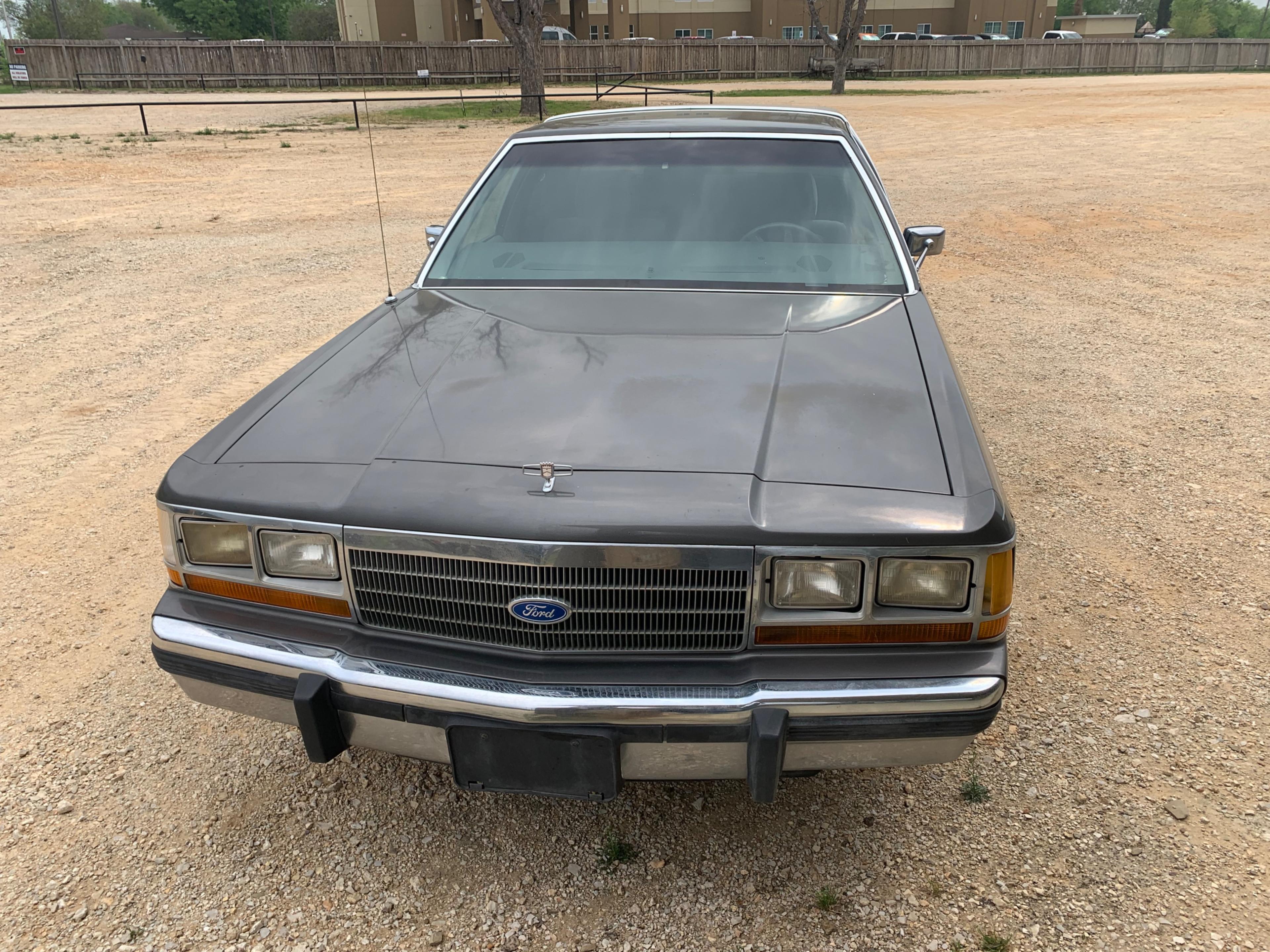 1989 Ford Crown Victoria