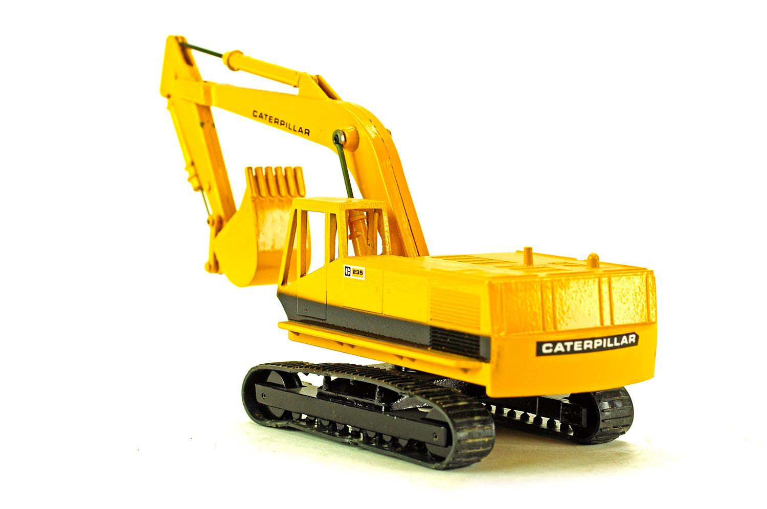 Caterpillar 235 Excavator