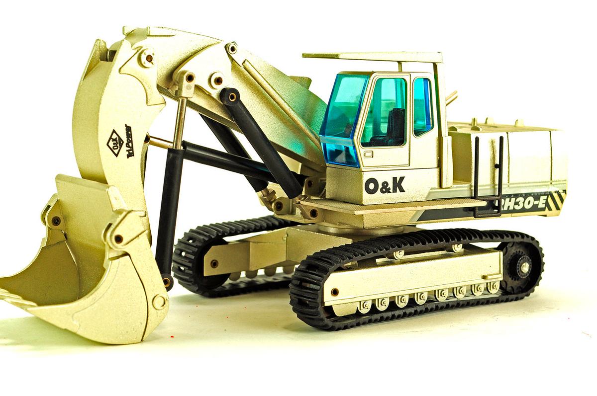 O&K RH30-E Shovel - Silver