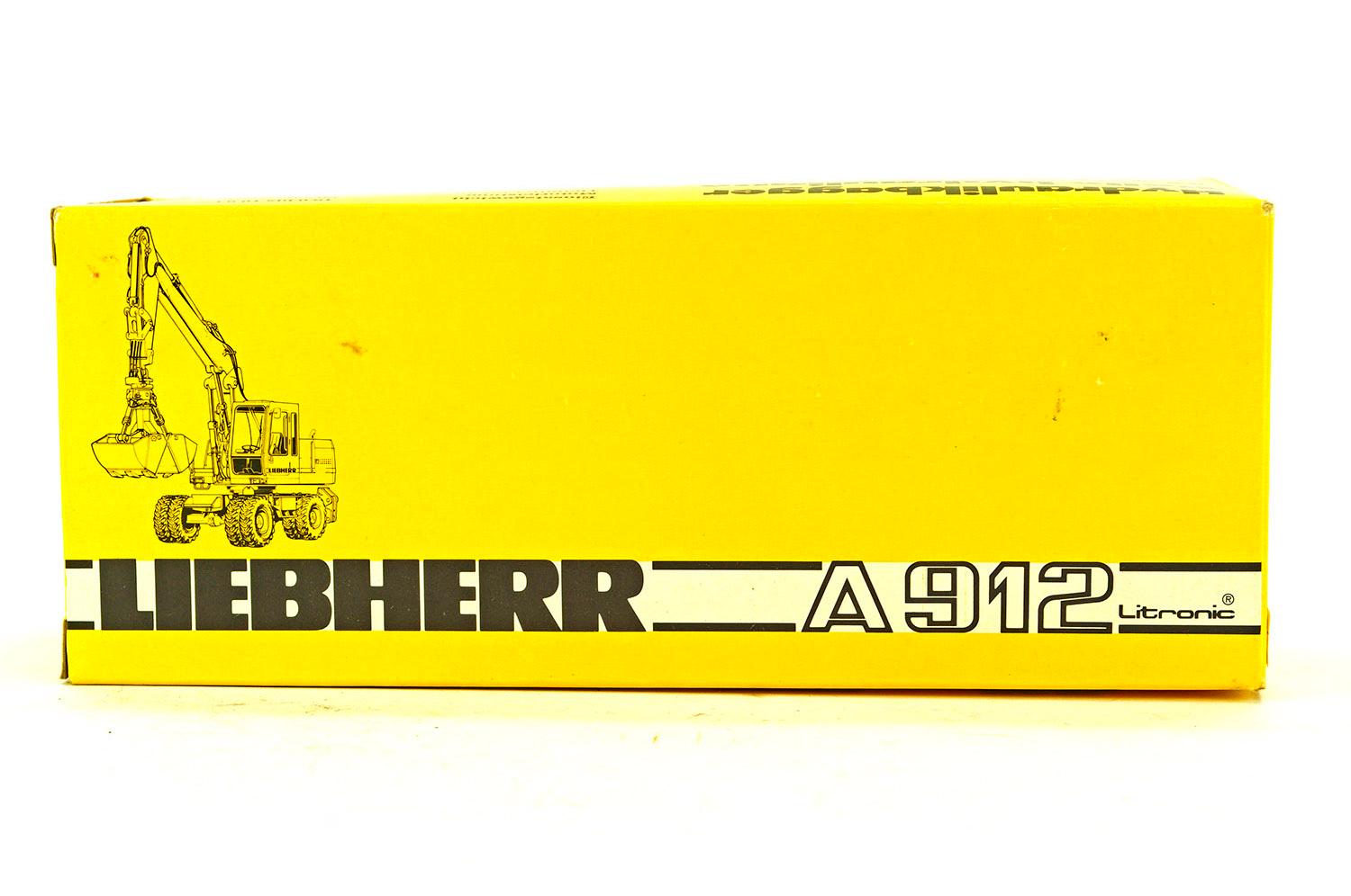 Liebherr A912 Excavator w/Clamshell