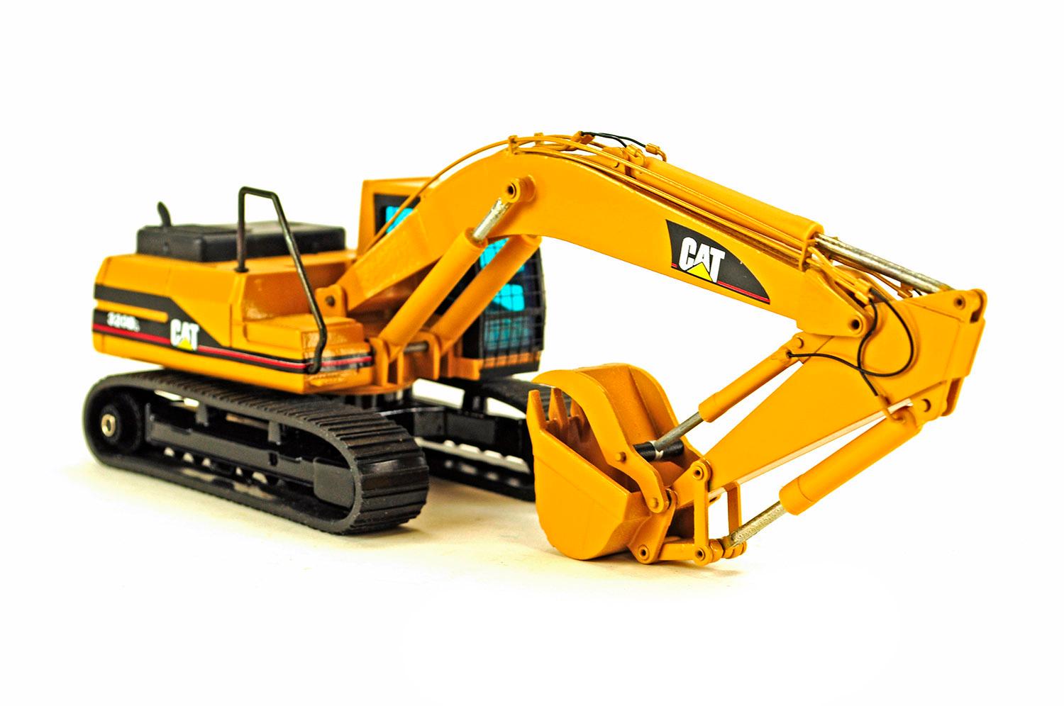 Caterpillar 320BL Excavator w/Thumb