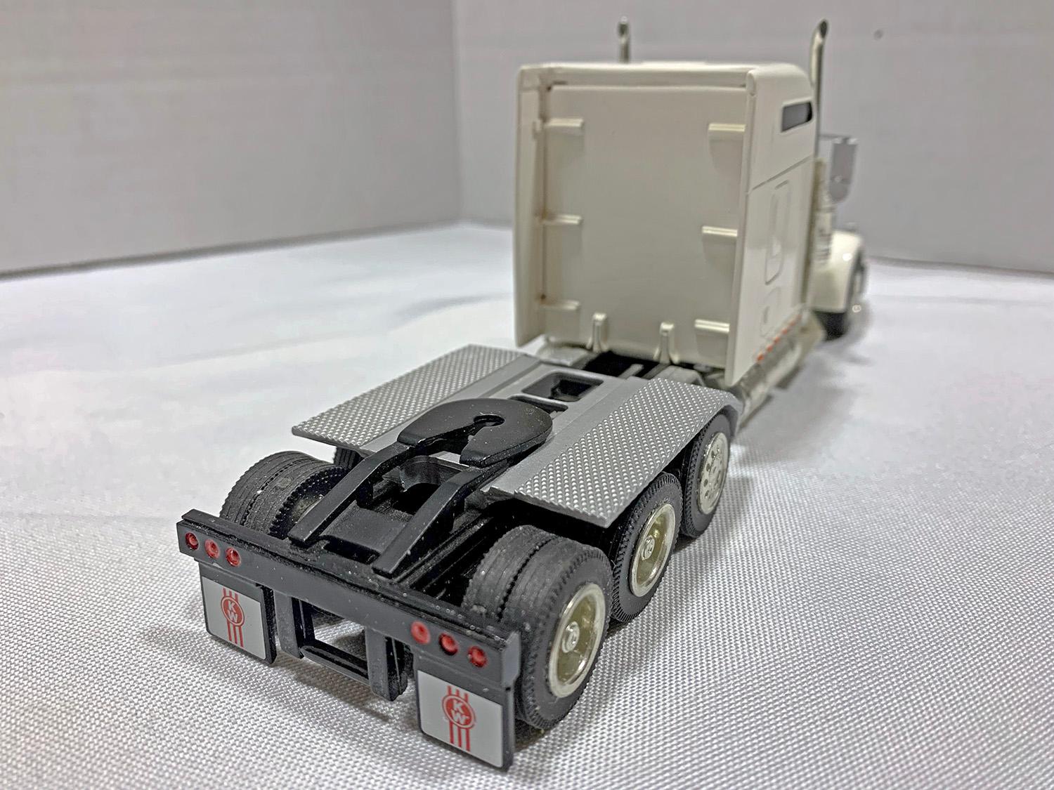 Kenworth W900 8x4 Sleeper Tractor - White - 1:48