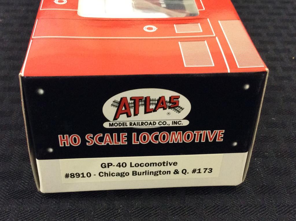 Atlas HO Scale GP-40 Locomotive #8910