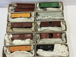 Lot of 18 Accurail Un-Assembled HO Scale Model