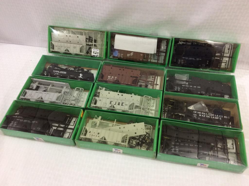 Lot of 24 Bowser Un-Assembled HO Scale Model