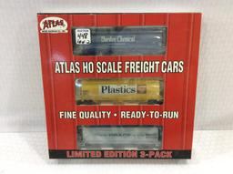 Lot of 2 Atlas HO Scale Freight Cars Limited