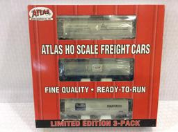 Lot of 2 Atlas HO Scale Freight Cars Limited