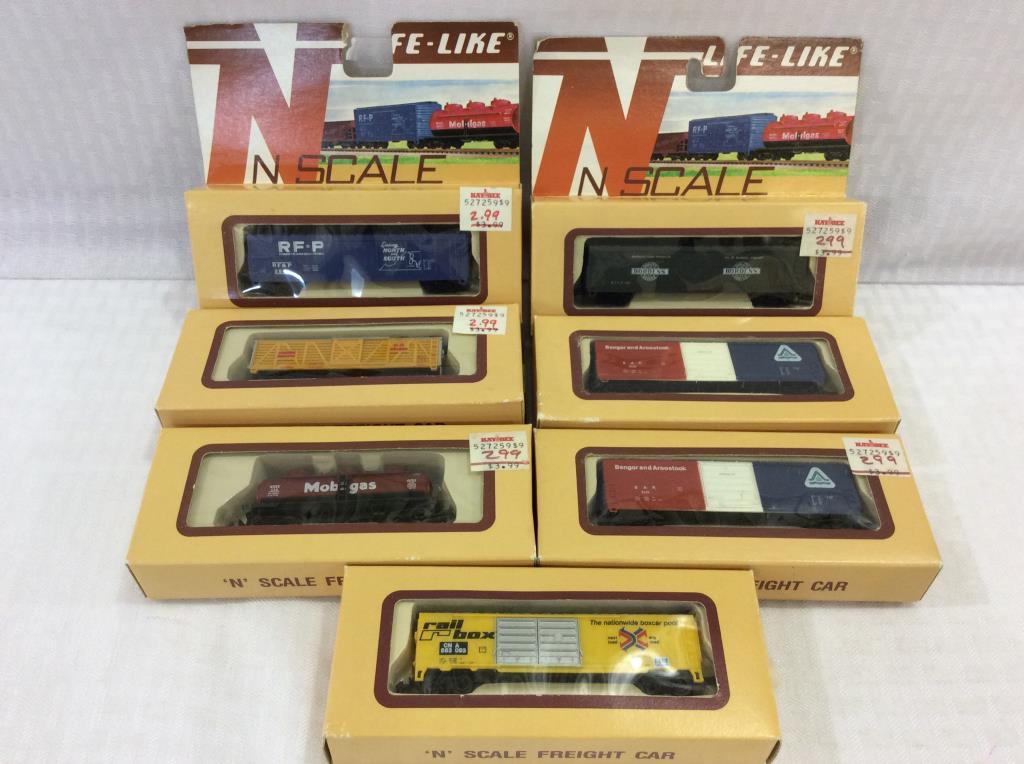 Lot of 22 N-Scale Train Cars & Locomotives
