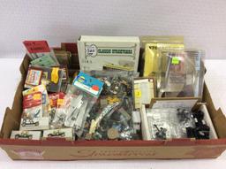 Group of Various HO Scale RR Accessories