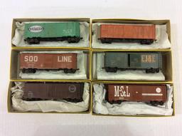 Lot of 14 Mostly Accurail & One Walthers