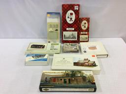 Groiup of HO Scale RR Accessories & Kits