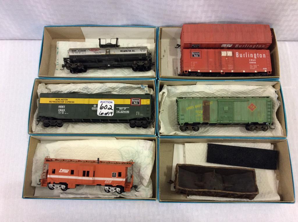 Lot of 19 Athearn HO Scale Assembled Model