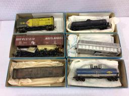 Lot of 19 Athearn HO Scale Assembled Model
