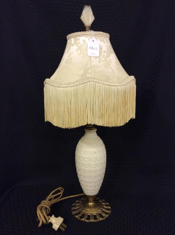 Aladdin Alacite Lamp w/ Finial & Fabric