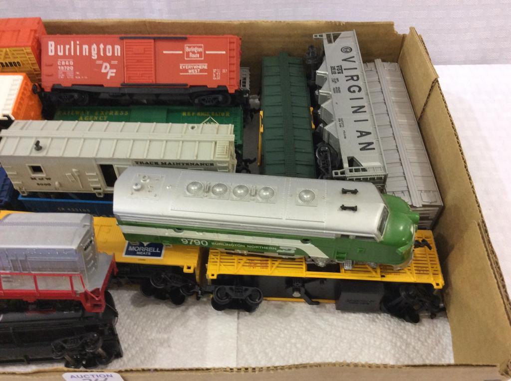 Group of Various HO Scale Train Cars &