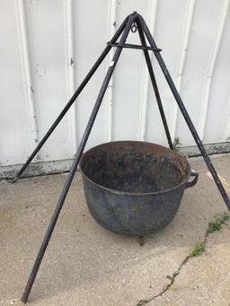 Lg. Metal Flower Pot w/ 3 Legged Stand