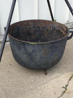 Lg. Metal Flower Pot w/ 3 Legged Stand