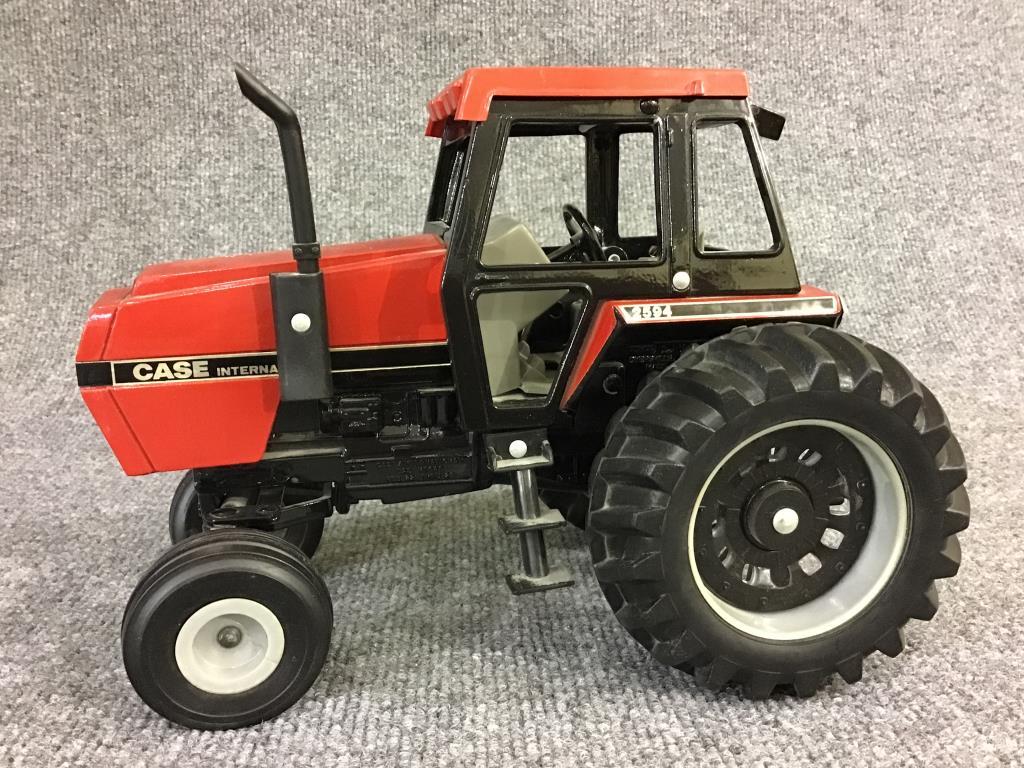 Case International Tractor #2594-1/16  Scale