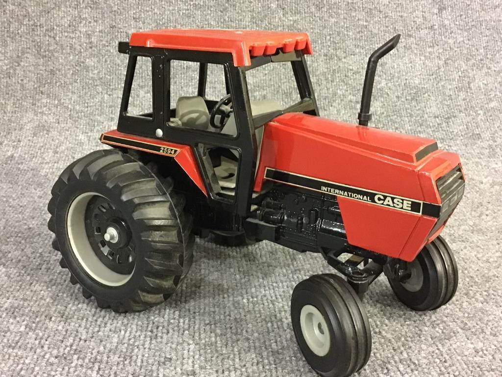 Case International Tractor #2594-1/16  Scale