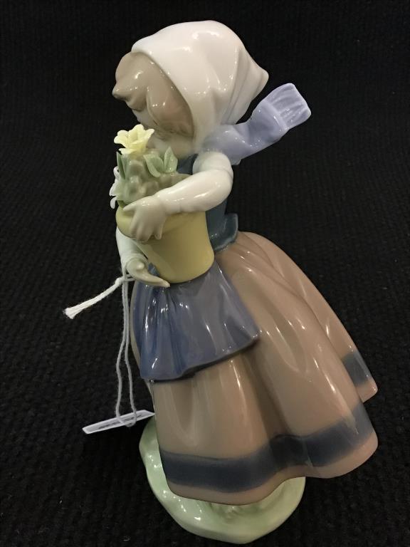 Lladro Figurine "Spring Is Here"