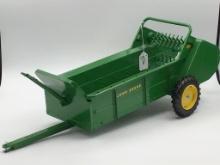 1/8th Scale John Deere Toy Manure Spreader-